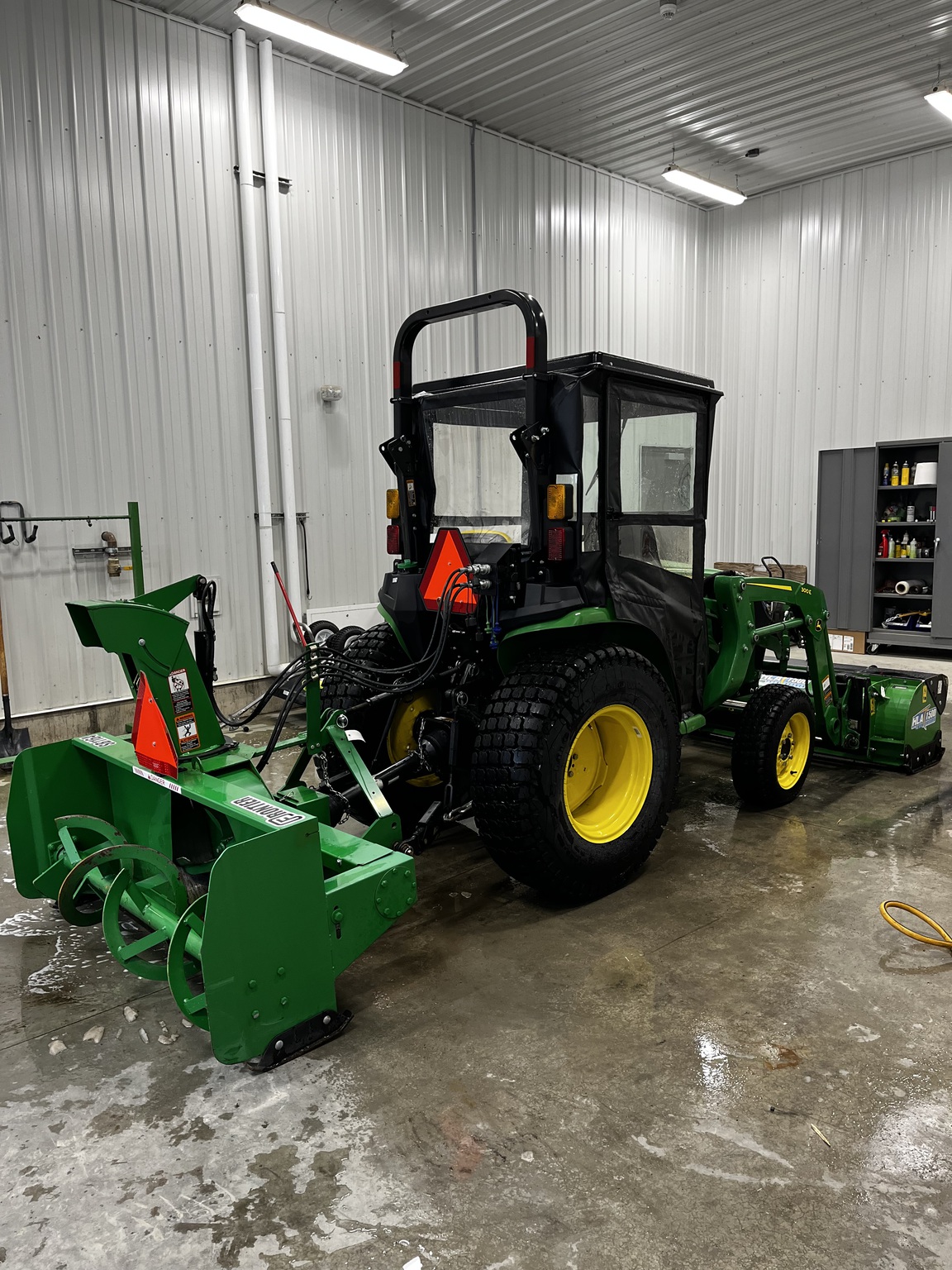 2022 John Deere 3025E Image 4