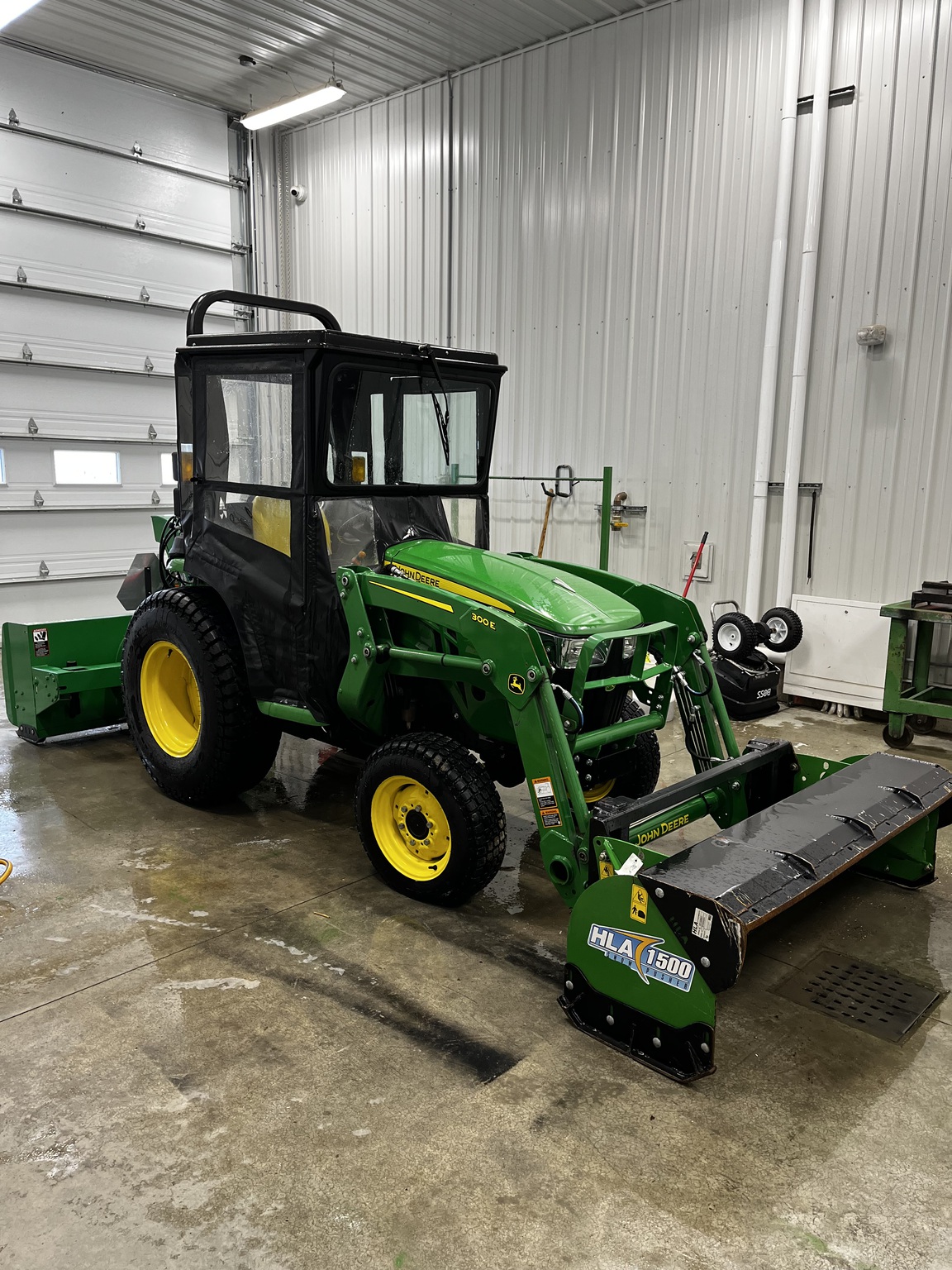 2022 John Deere 3025E Image 6