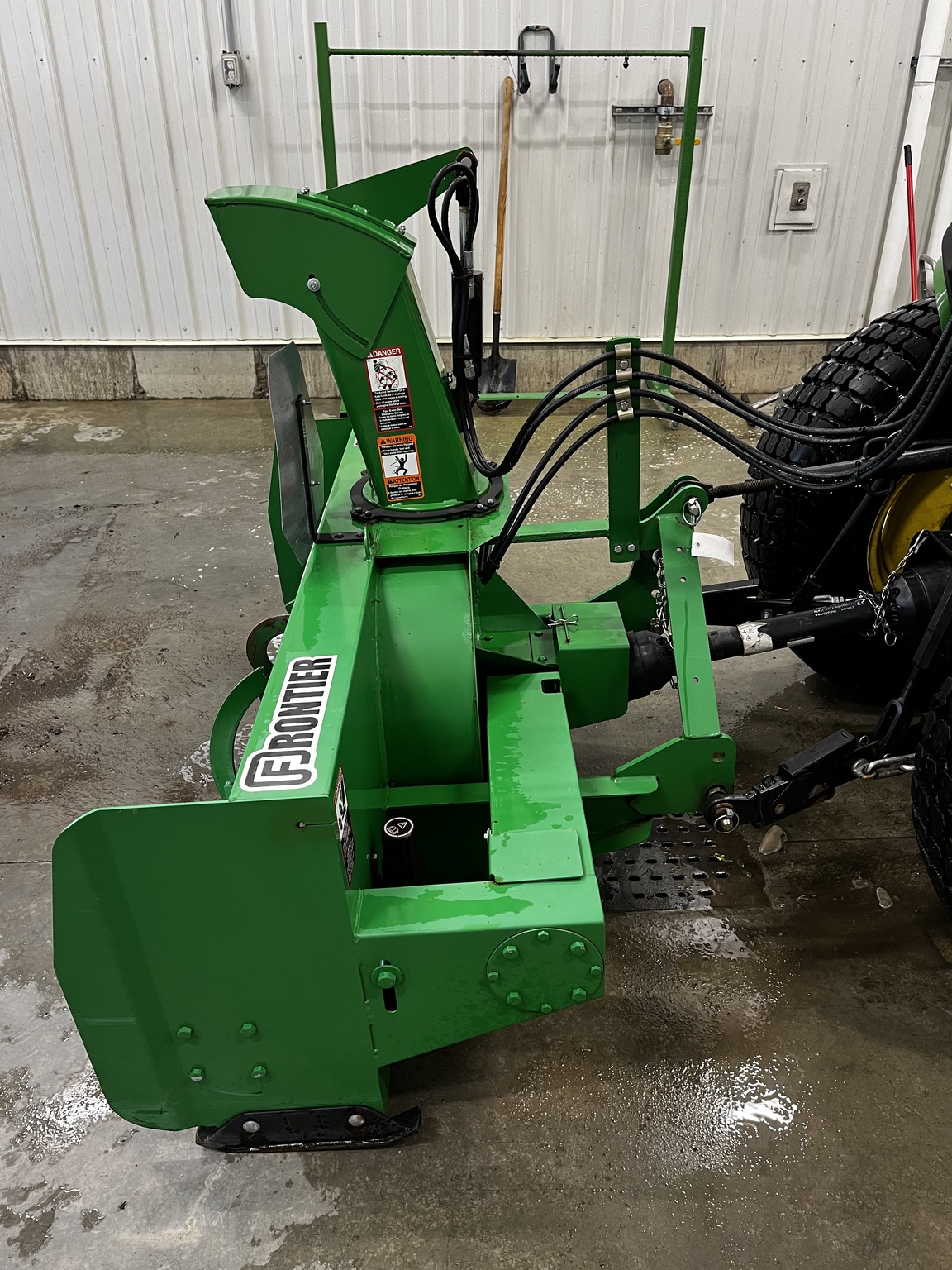 2022 John Deere 3025E Image 11