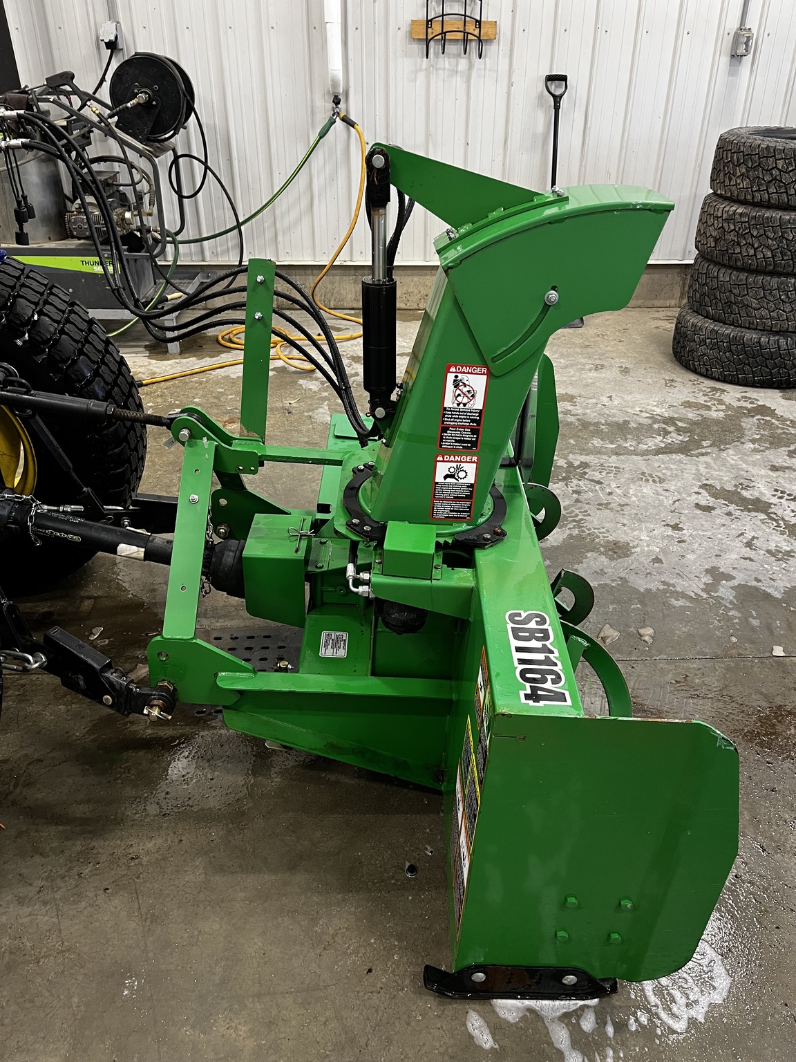 2022 John Deere 3025E Image 12