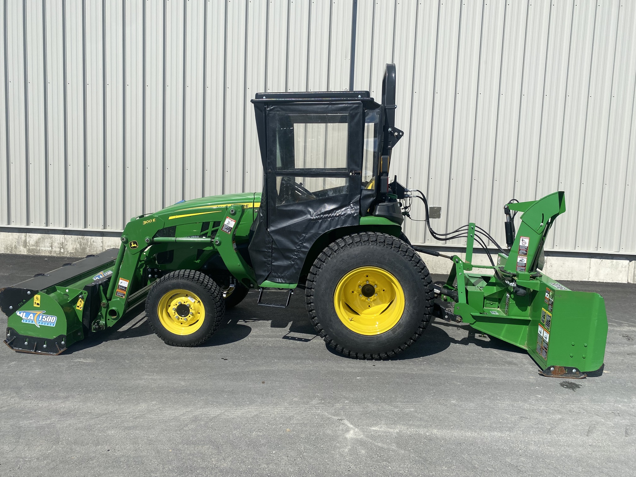 2022 John Deere 3025E Image 1