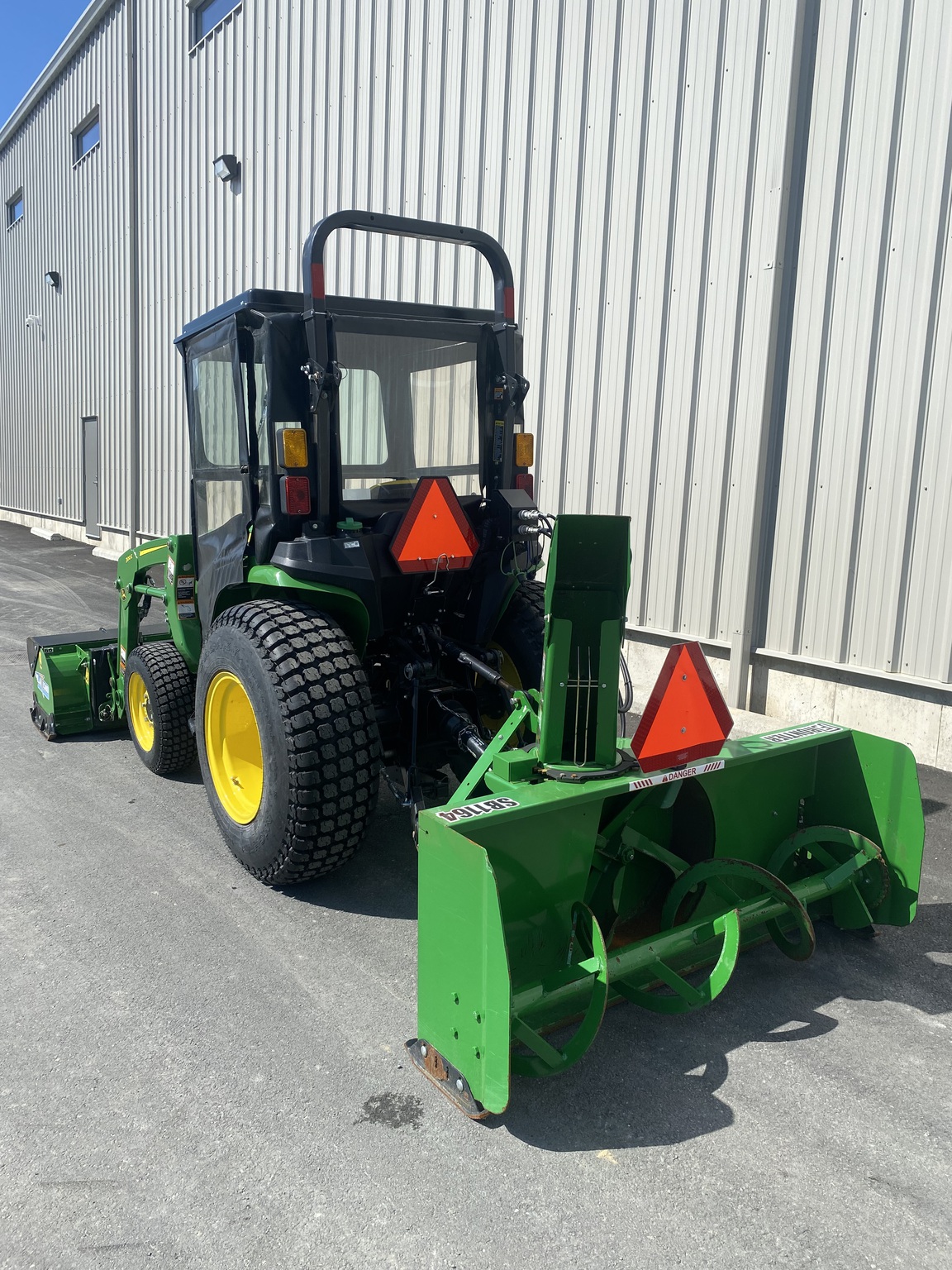 2022 John Deere 3025E Image 4