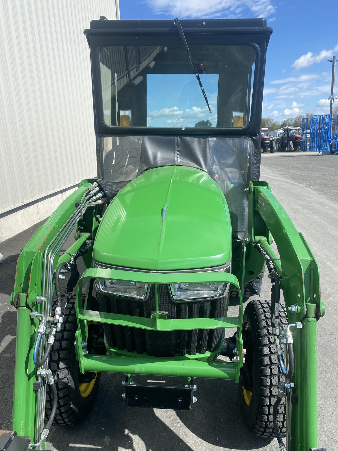 2022 John Deere 3025E Image 6