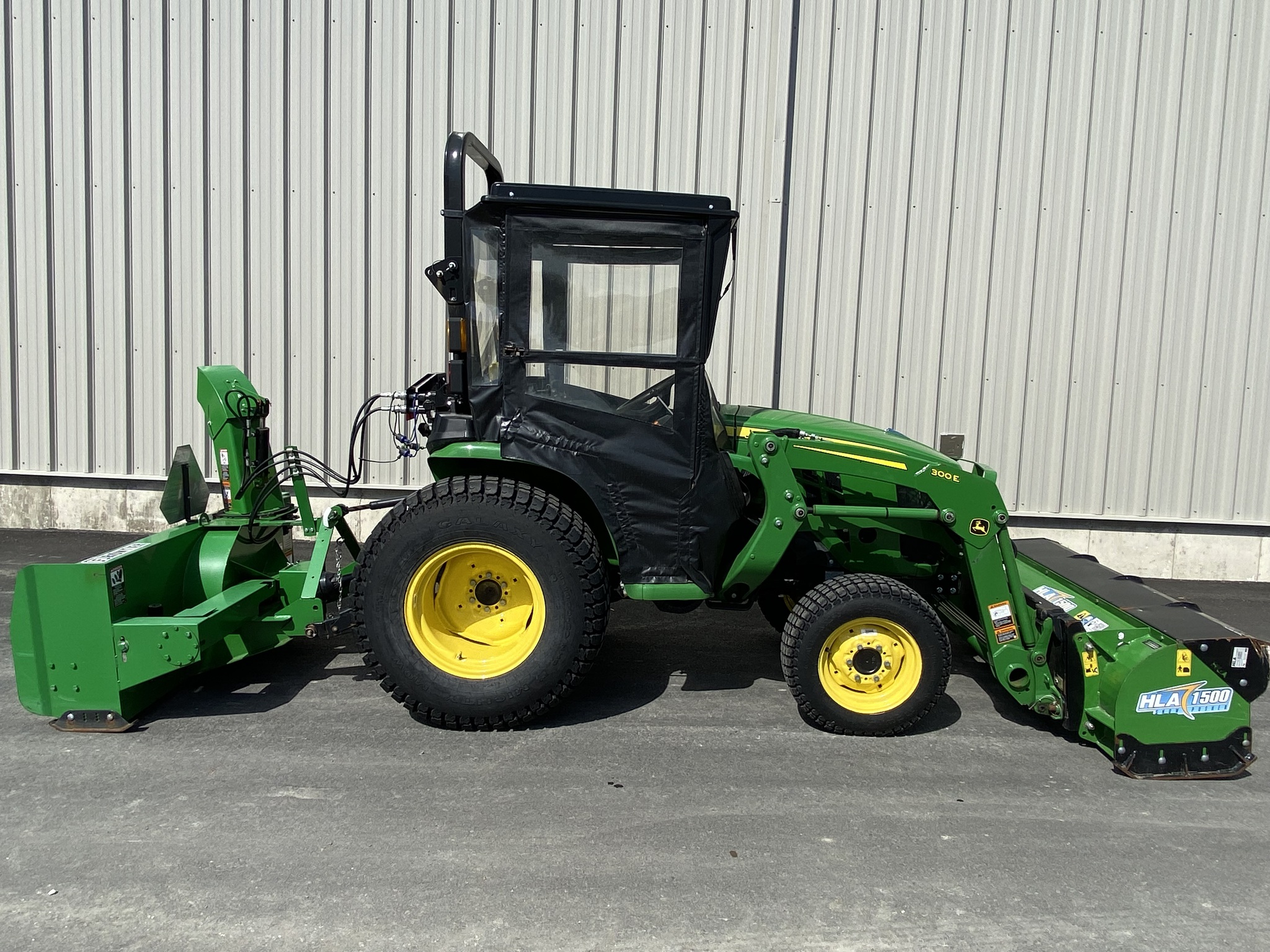 2022 John Deere 3025E Image 3