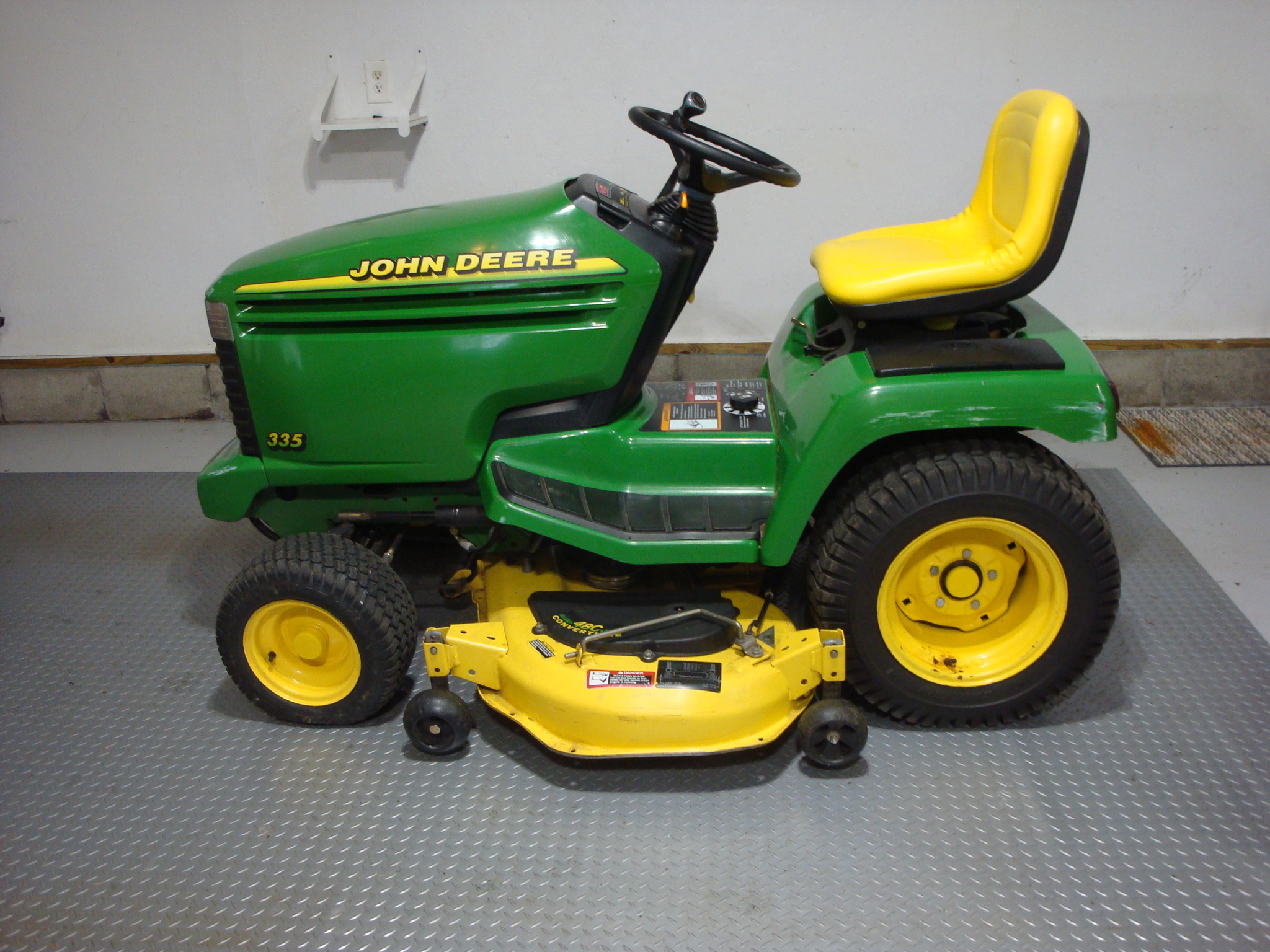 2001 John Deere 335 Image 1