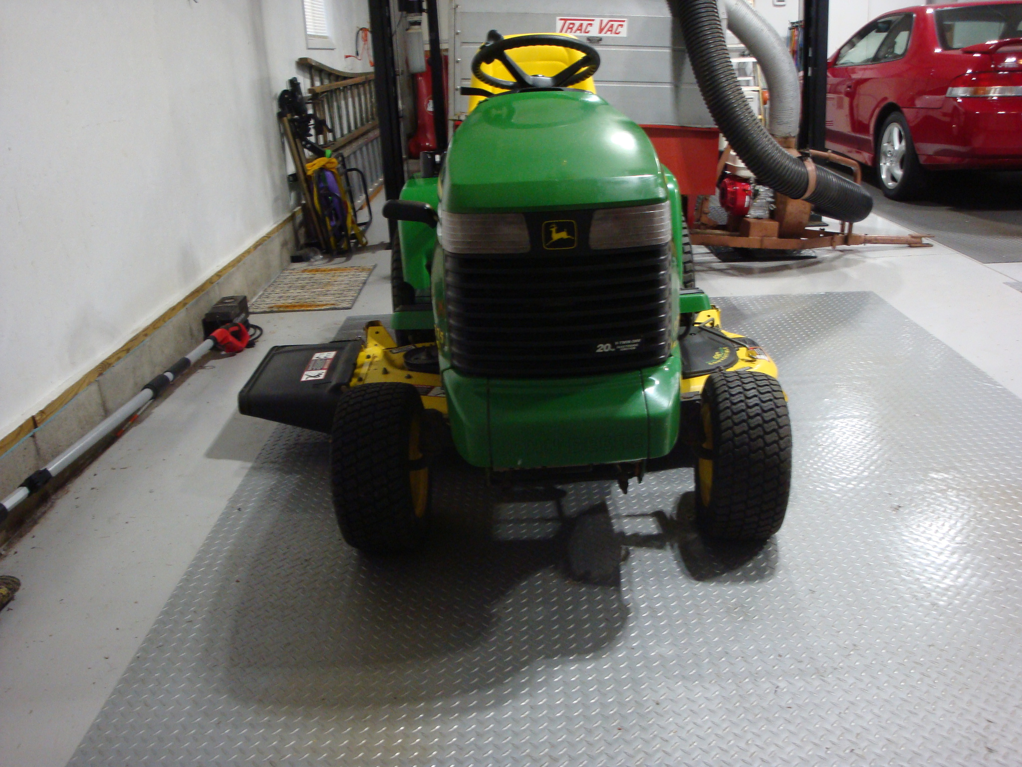 2001 John Deere 335 Image 2