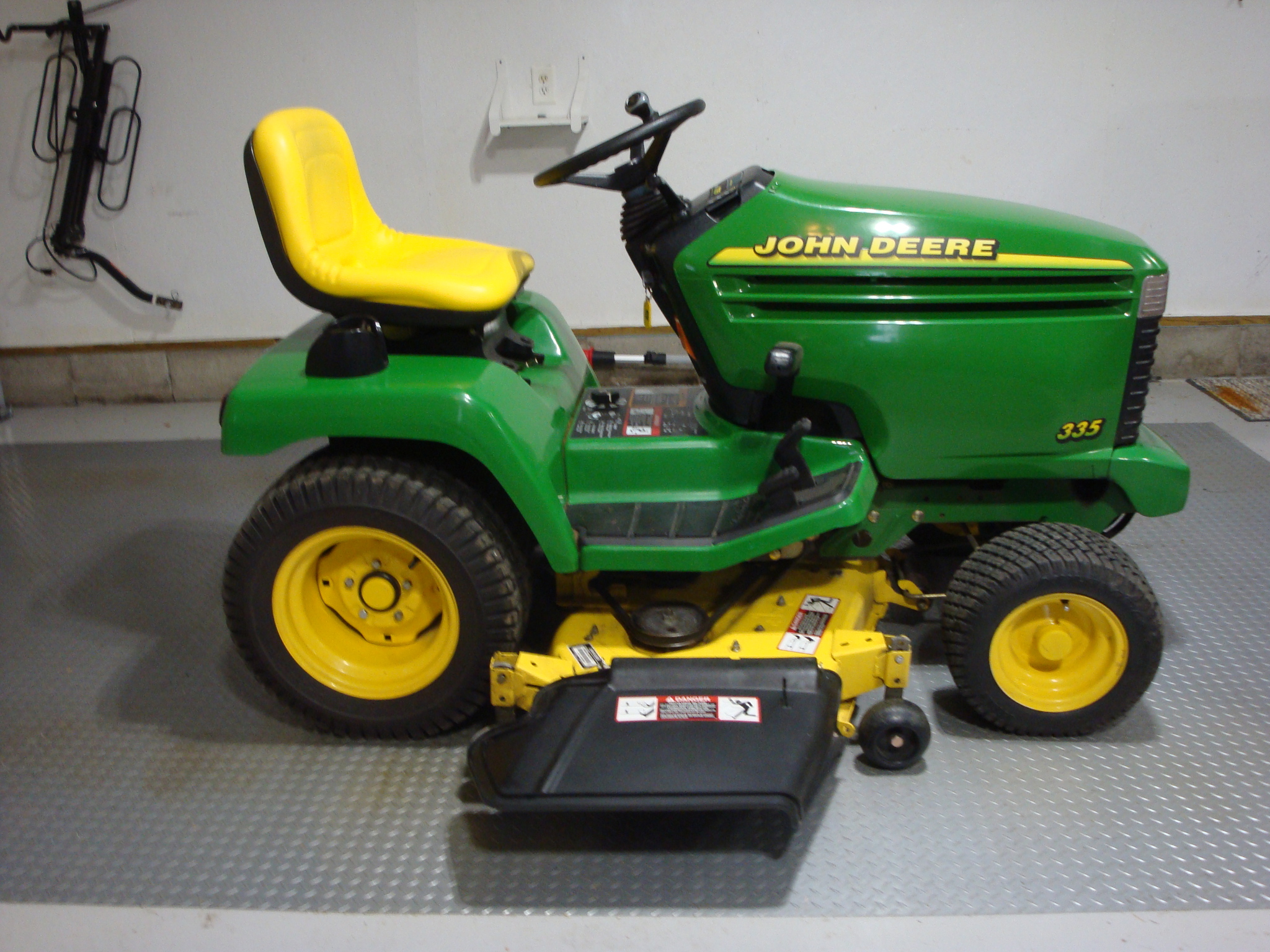 2001 John Deere 335 Image 3