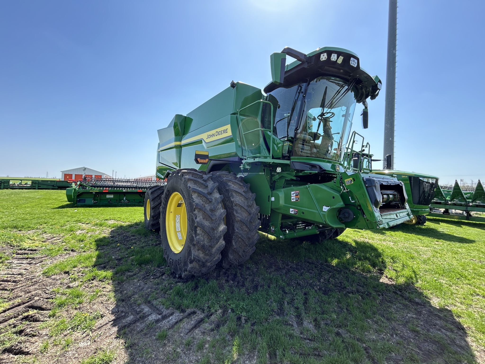  2025 John Deere S7 800 at Heritage Tractor in Galesburg, IL