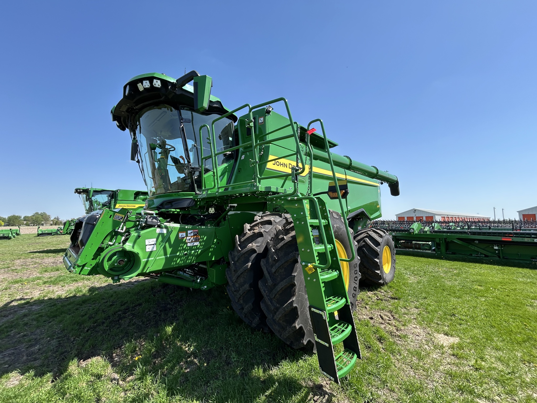  2025 John Deere S7 800 at Heritage Tractor in Galesburg, IL