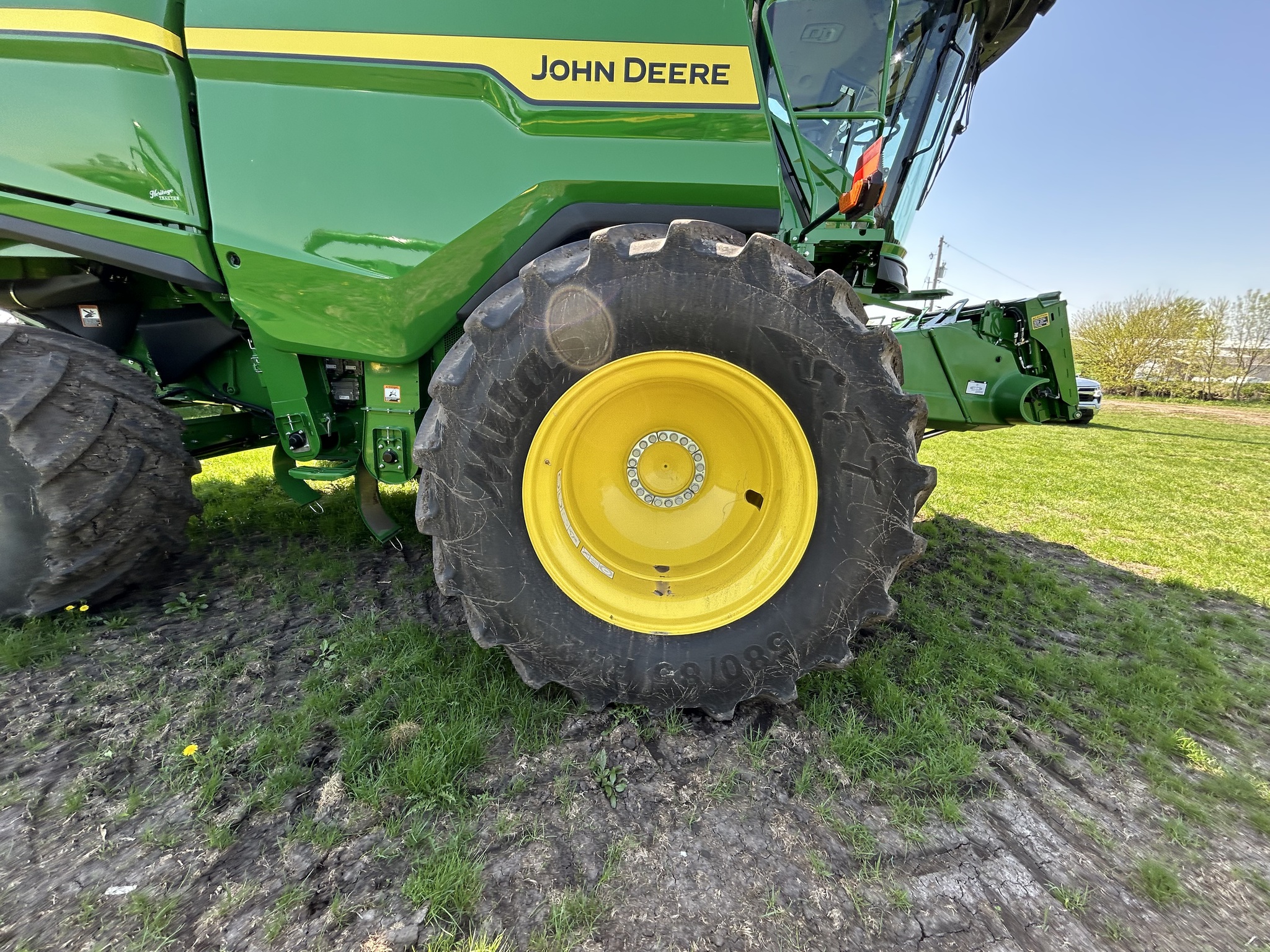  2025 John Deere S7 800 at Heritage Tractor in Galesburg, IL