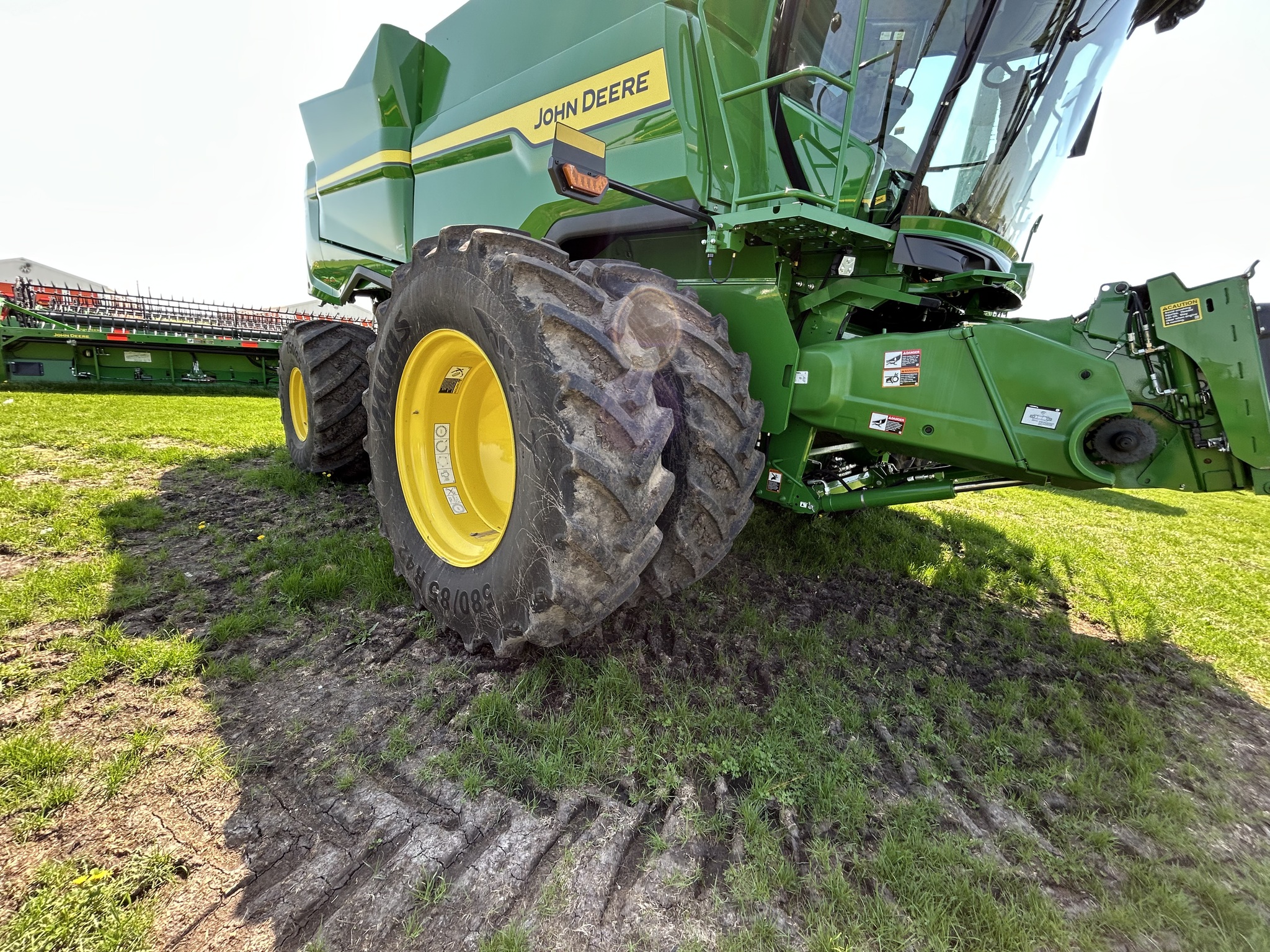  2025 John Deere S7 800 at Heritage Tractor in Galesburg, IL