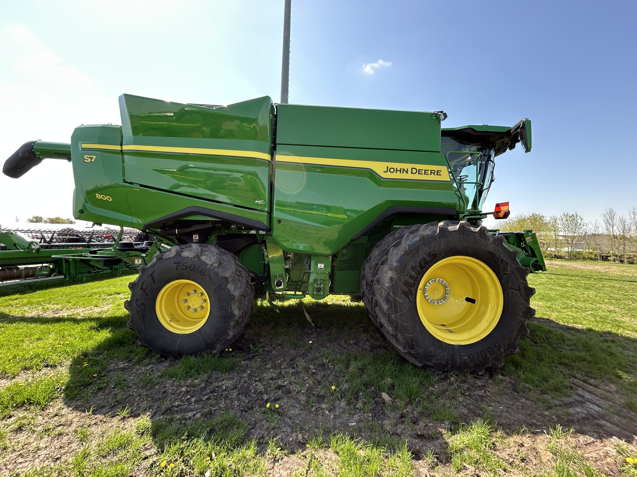  2025 John Deere S7 800 at Heritage Tractor in Galesburg, IL