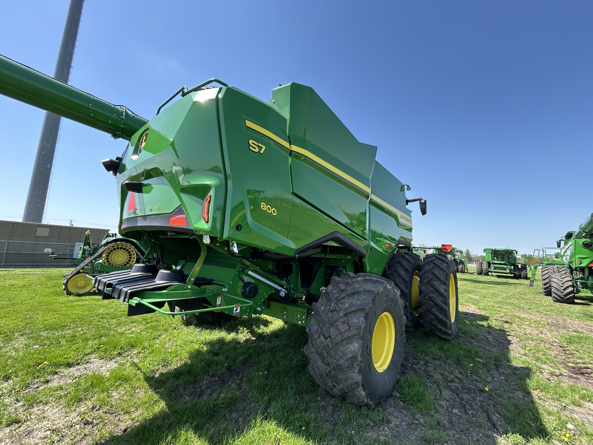  2025 John Deere S7 800 at Heritage Tractor in Galesburg, IL