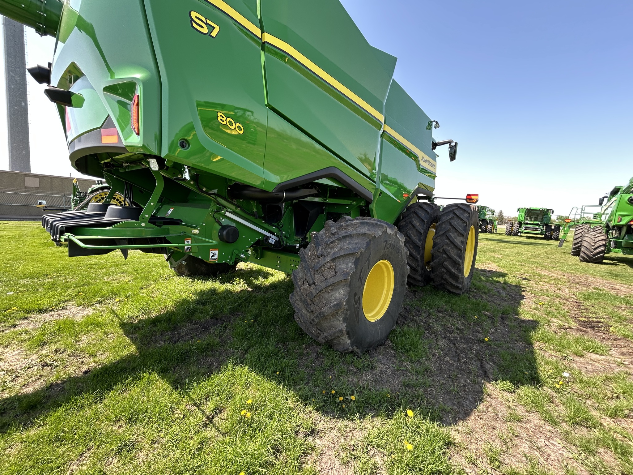  2025 John Deere S7 800 at Heritage Tractor in Galesburg, IL