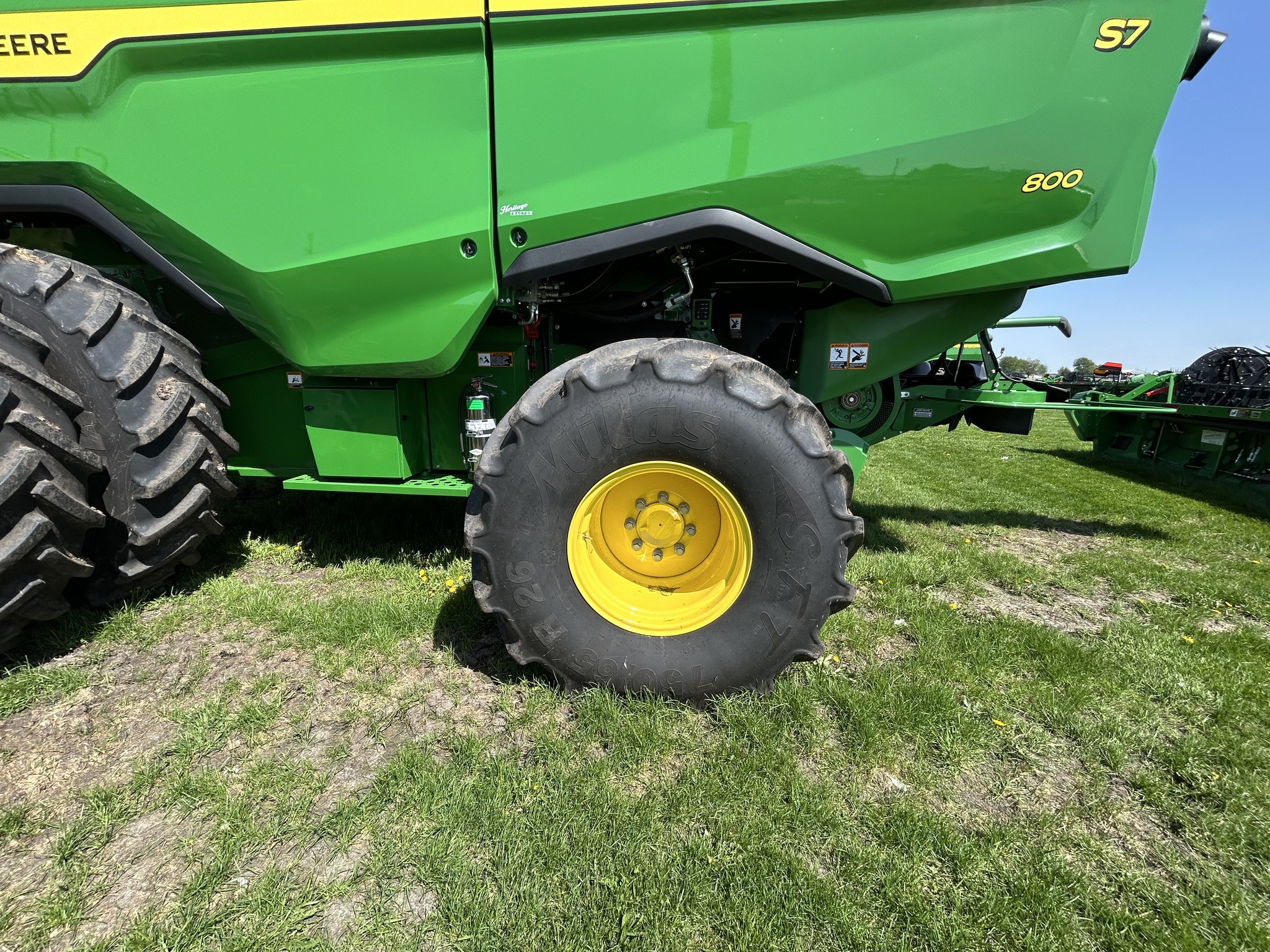  2025 John Deere S7 800 at Heritage Tractor in Galesburg, IL