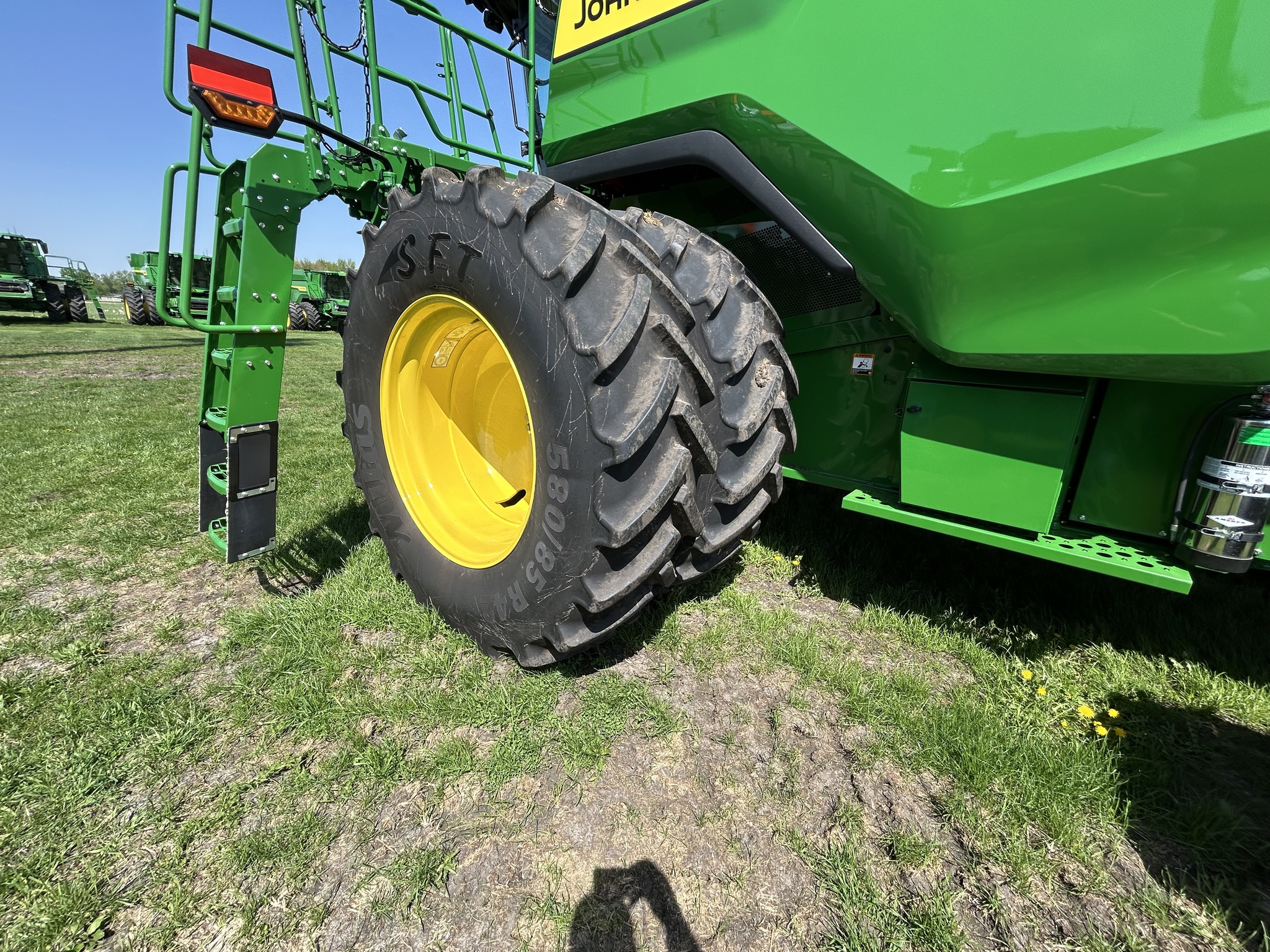  2025 John Deere S7 800 at Heritage Tractor in Galesburg, IL