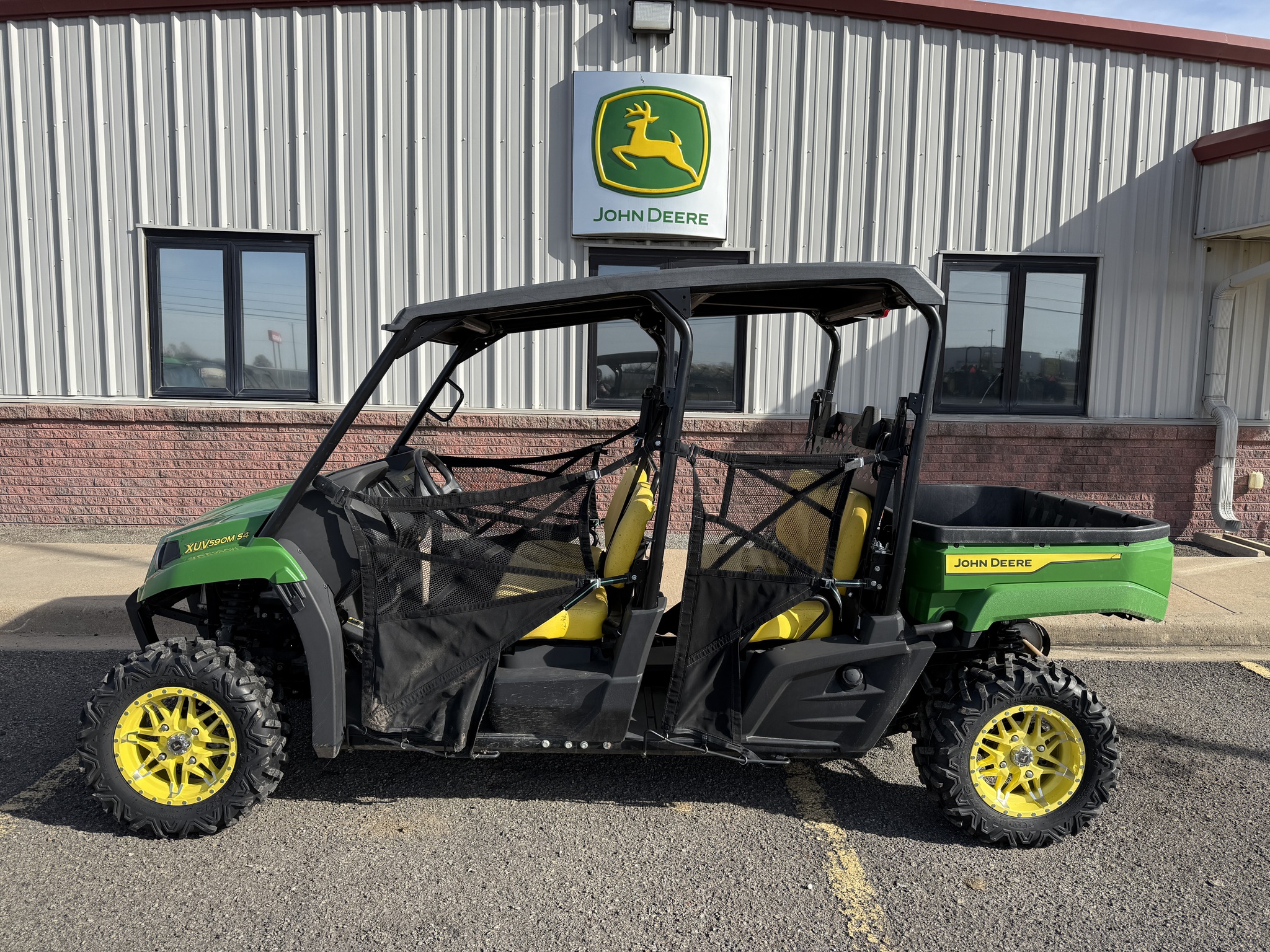 2022 John Deere 590M S4 Image 1