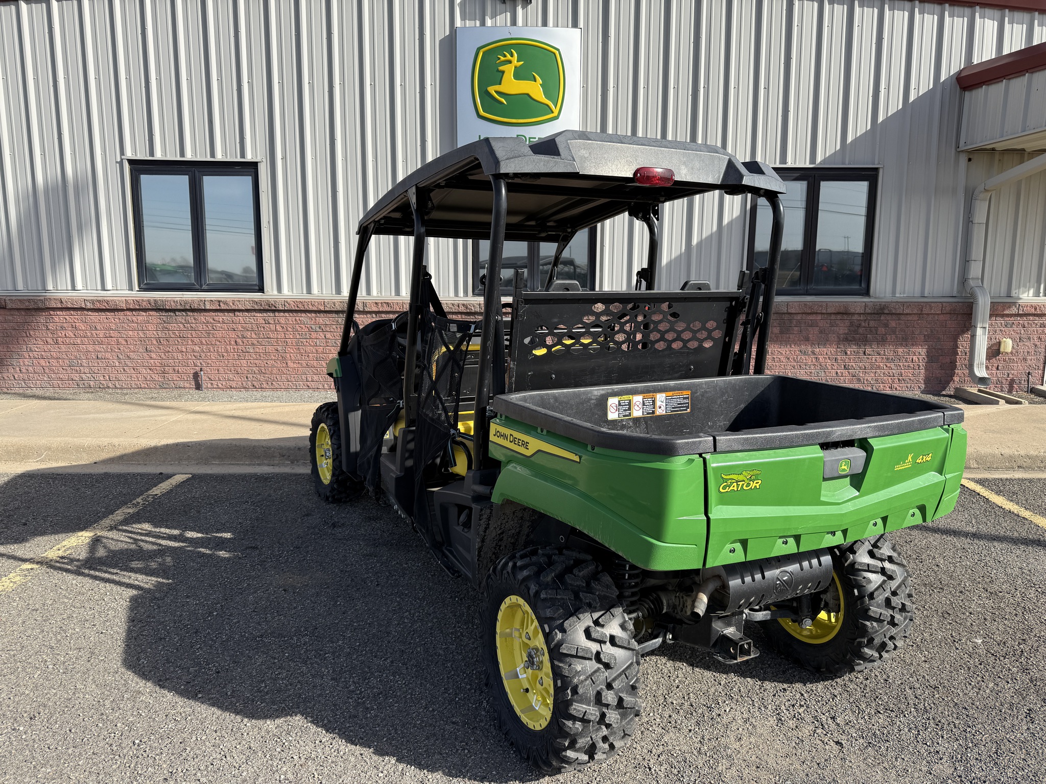 2022 John Deere 590M S4 Image 8