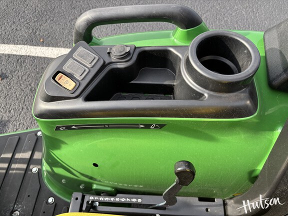 Photo of 2025 John Deere 3032E