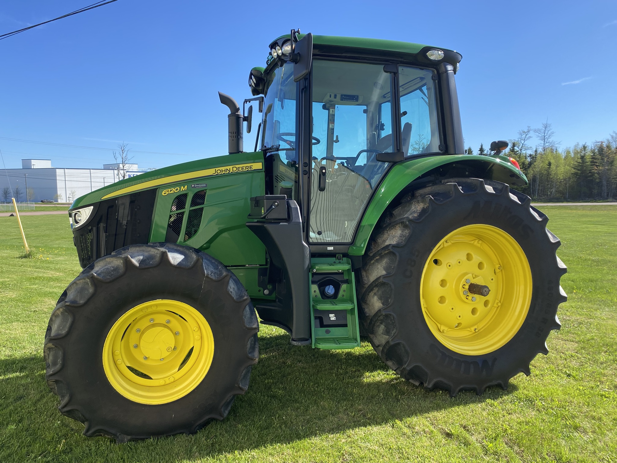 2025 John Deere 6120M Image 10