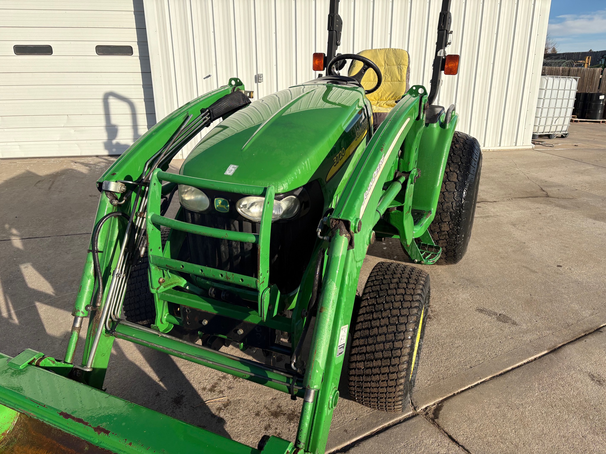 2007 John Deere 3720 Image 9