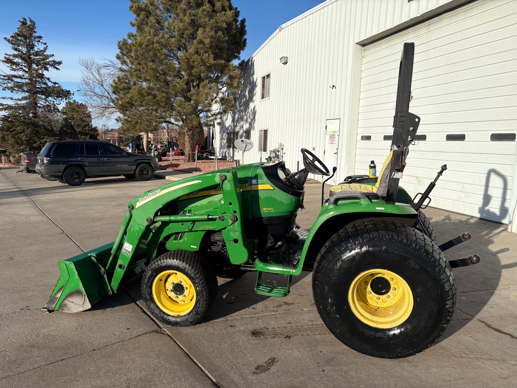2007 John Deere 3720 Image 2