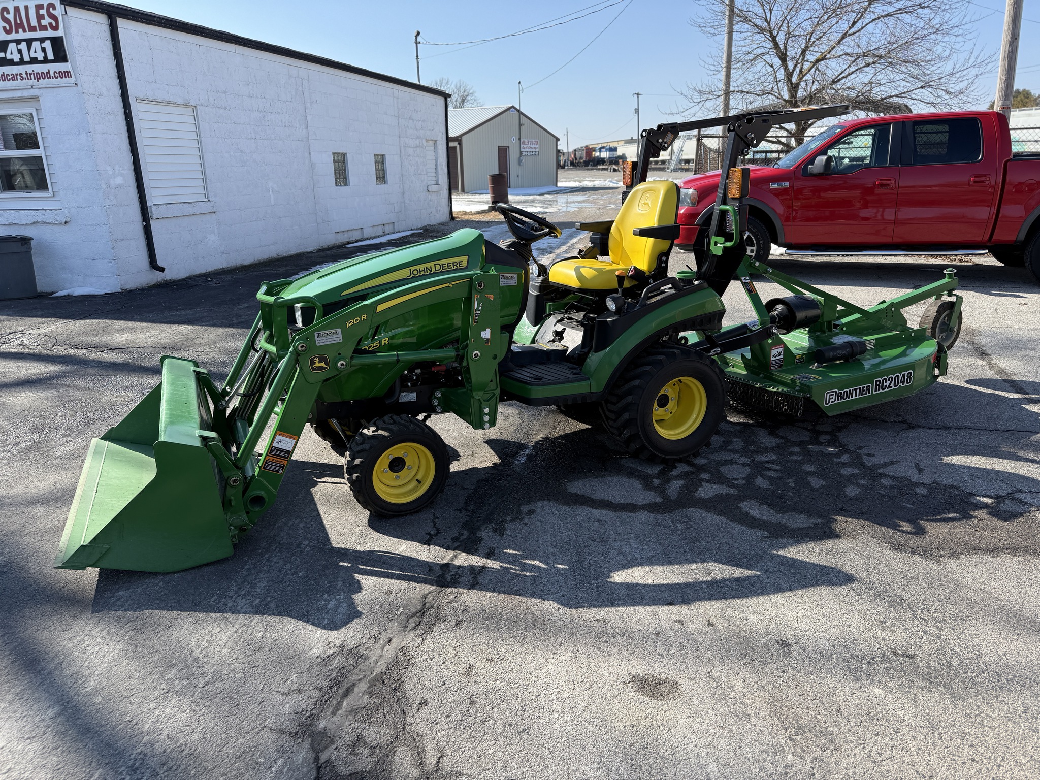 2019 John Deere 1025R Image 2