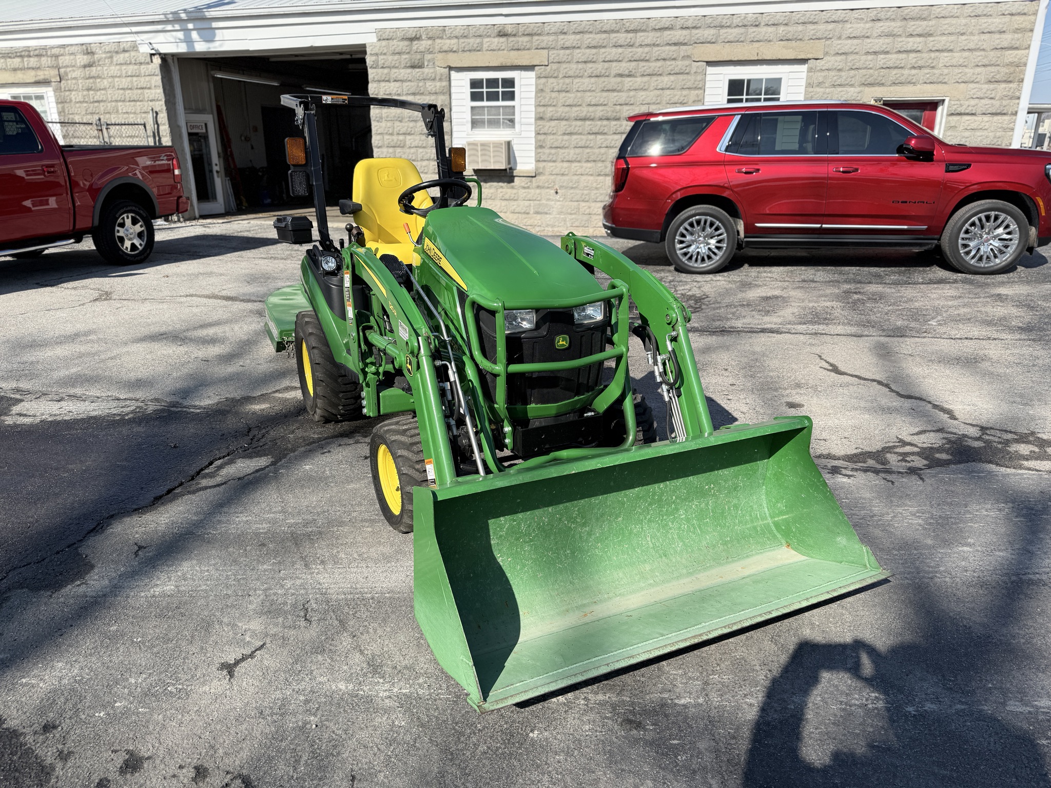 2019 John Deere 1025R Image 14