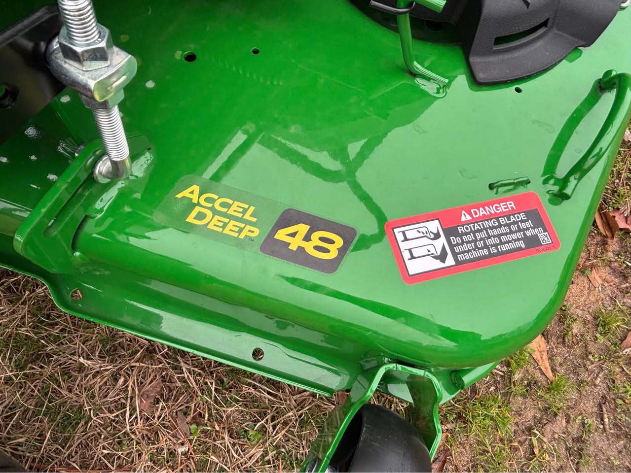 2026 John Deere Z515E ZTrak 48 in. Accel Deep Deck Image 2