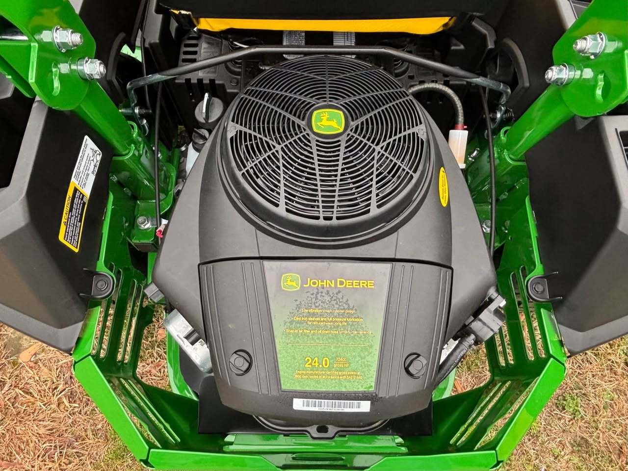 2026 John Deere Z515E ZTrak 48 in. Accel Deep Deck Image 6