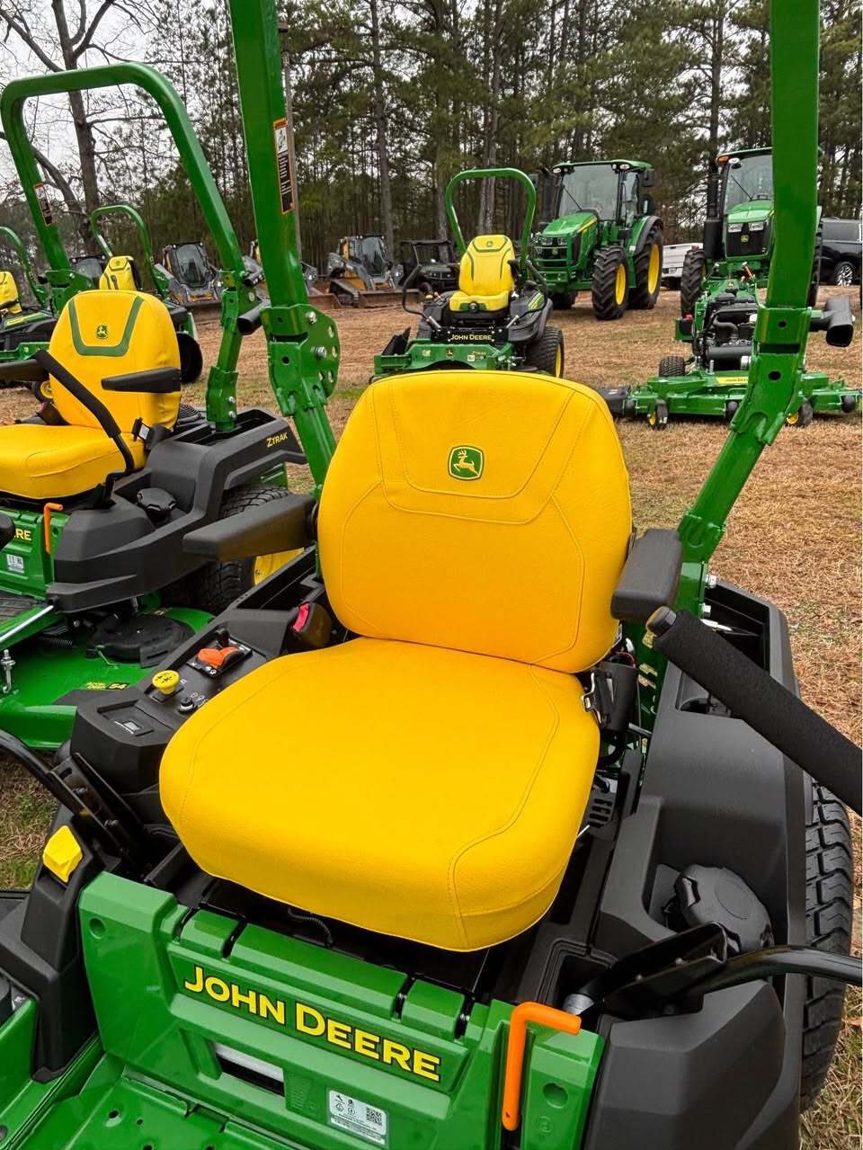 2026 John Deere Z515E ZTrak 48 in. Accel Deep Deck Image 7