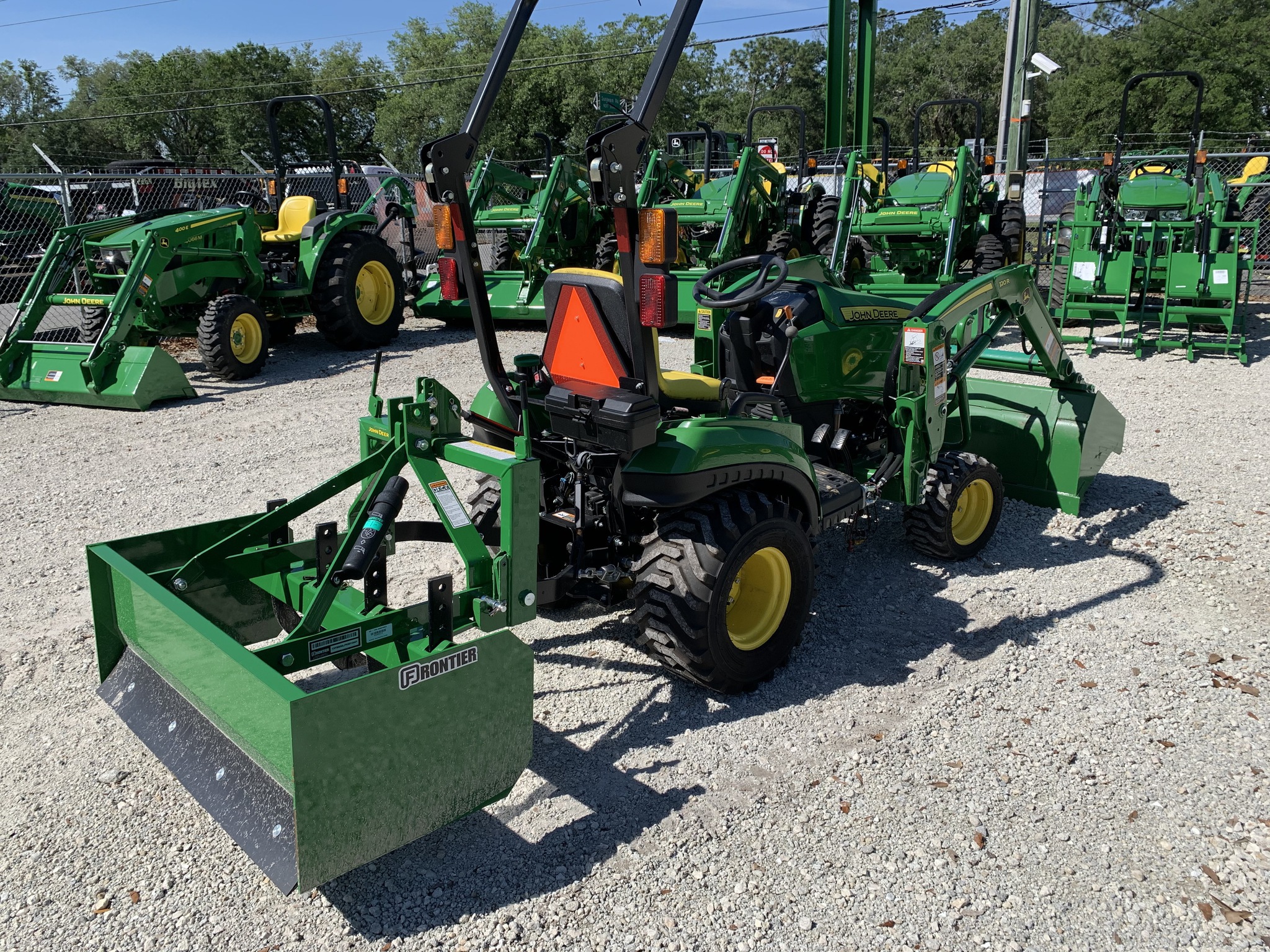 2026 John Deere 1023E Image 3