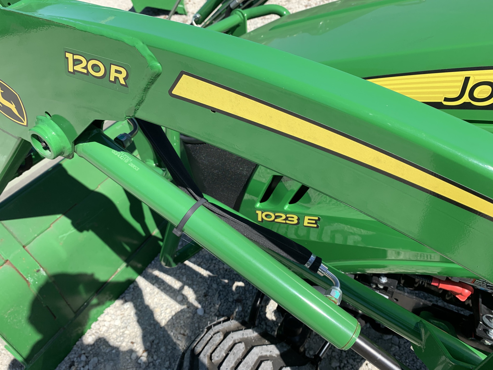 2026 John Deere 1023E Image 6