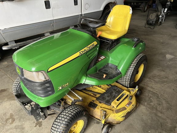  John Deere X724