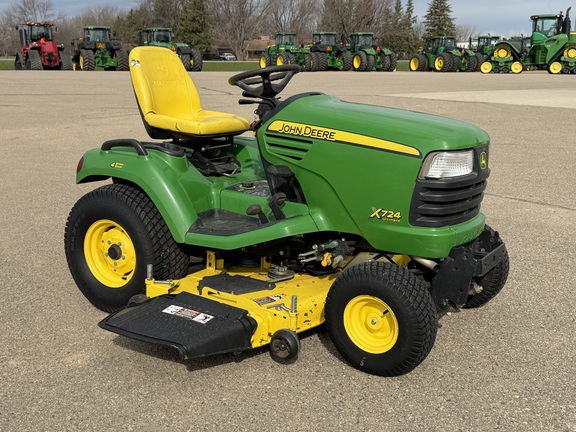  John Deere X724