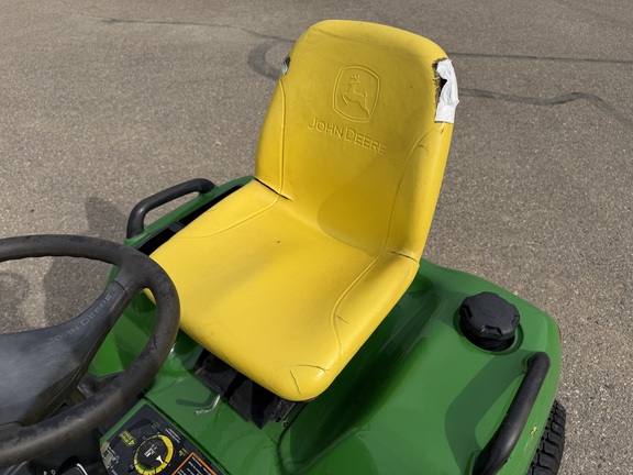 2012 John Deere X724 - Photo19