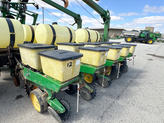 1985 John-Deere 7000