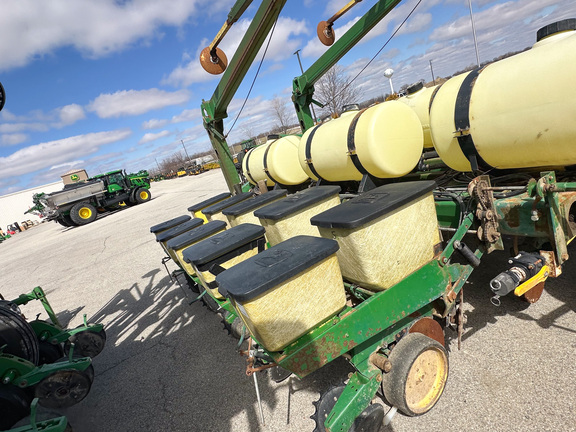 1985 John-Deere 7000