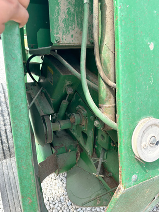 1997 John-Deere 566