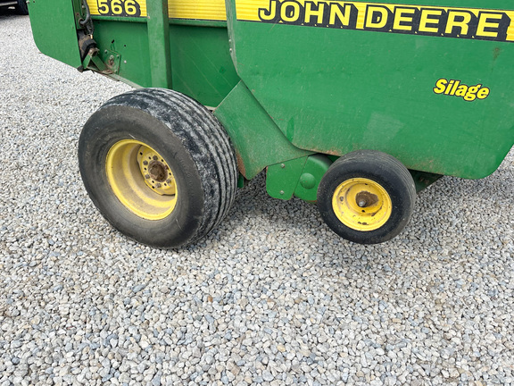 1997 John-Deere 566