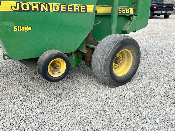 1997 John-Deere 566