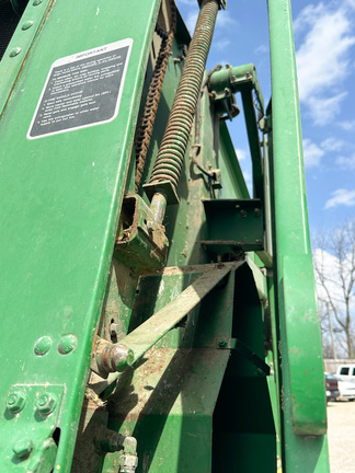 1997 John-Deere 566