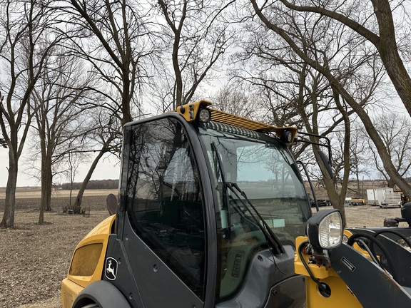 2019 John Deere 204L - Photo17