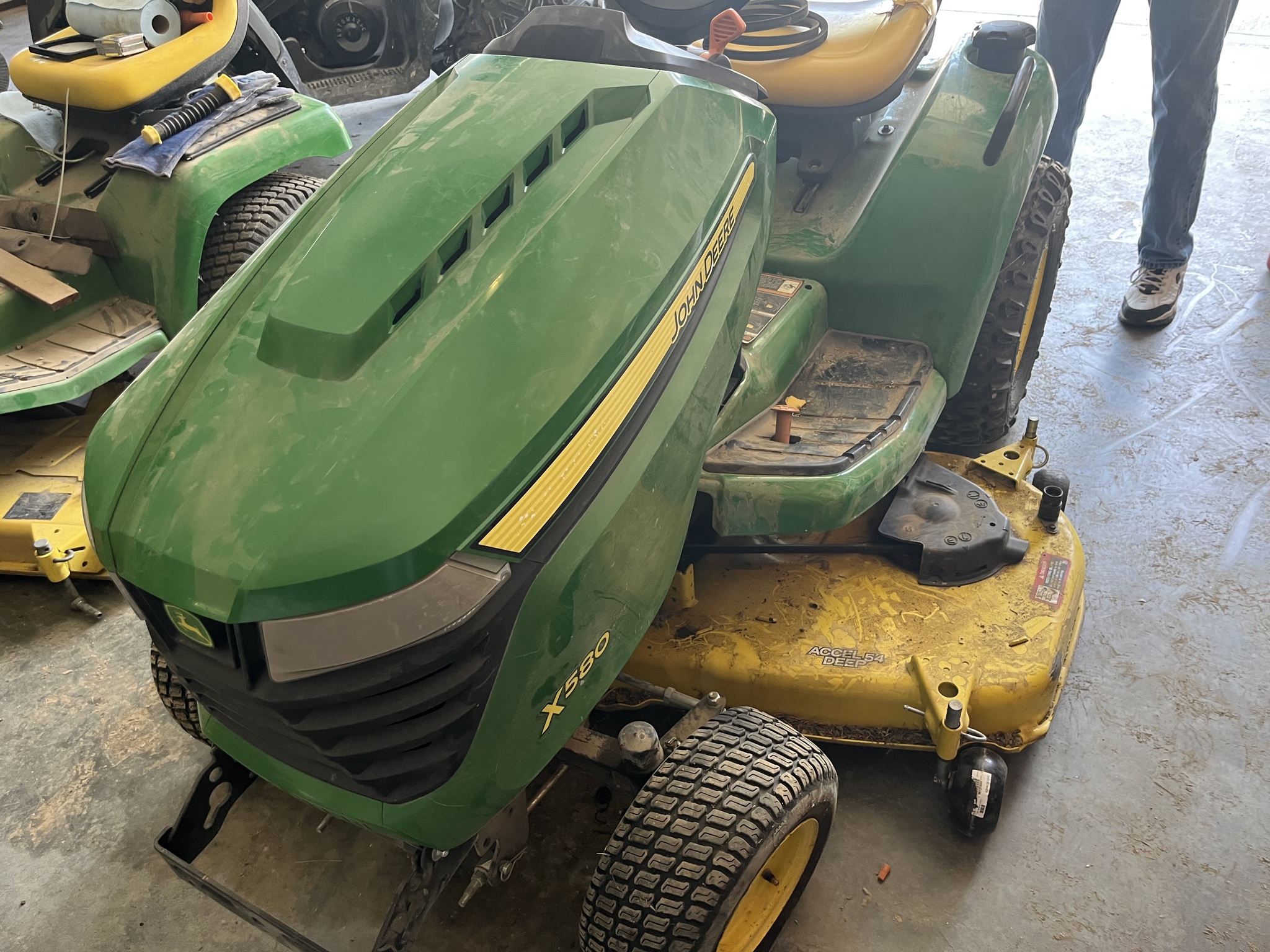  2016 John Deere X580 at Heritage Tractor in Nevada, MO