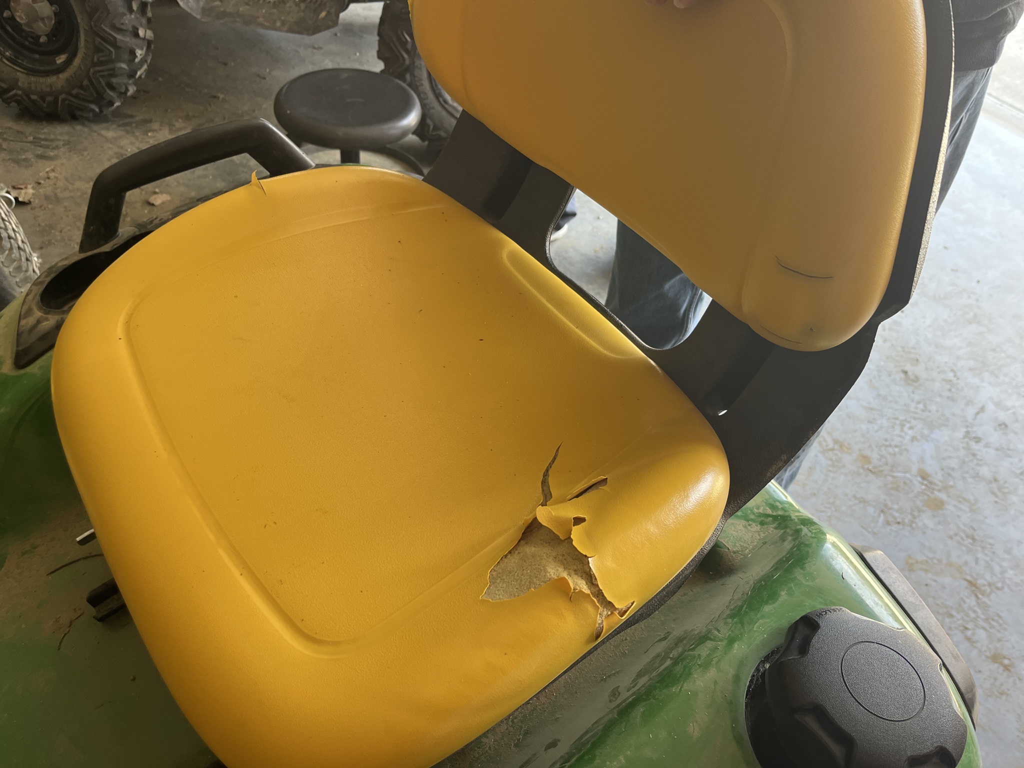  2016 John Deere X580 at Heritage Tractor in Nevada, MO