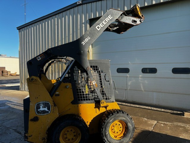 2021 John Deere 318G Image 1