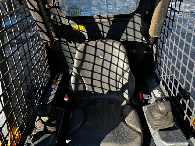 2021 John Deere 318G Image 2