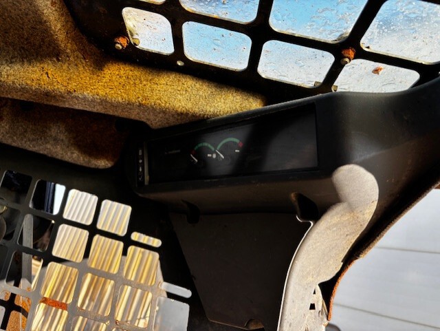 2021 John Deere 318G Image 7