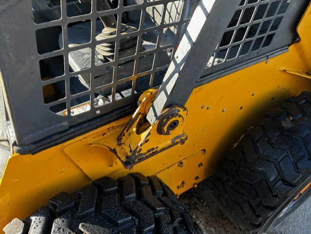 2021 John Deere 318G Image 10