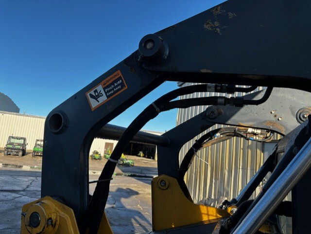 2021 John Deere 318G Image 11